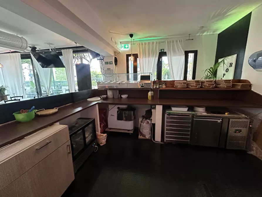 Immagine 10 di Attività commerciale in vendita  in Viale Giosuè Carducci 141 a Cesenatico