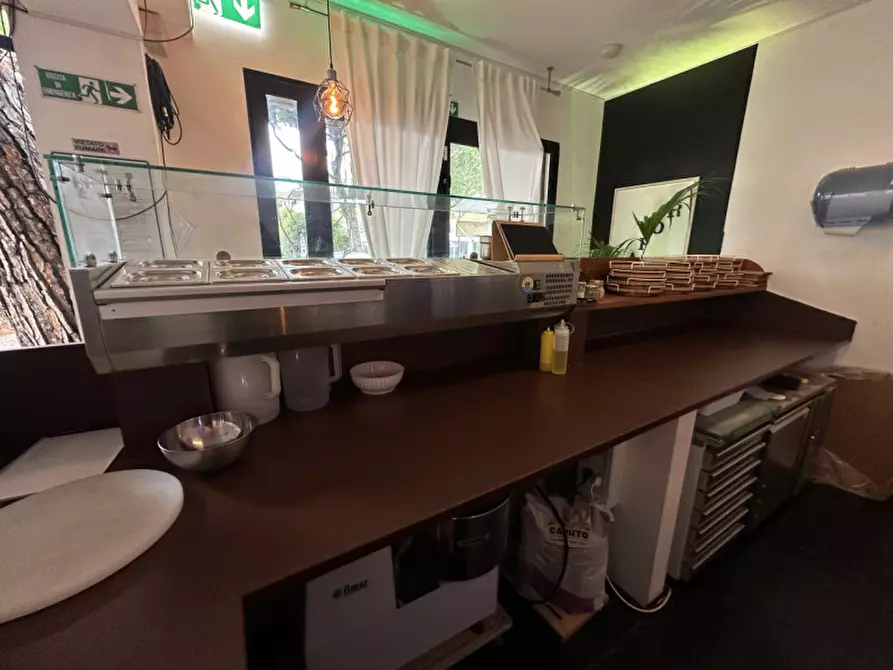 Immagine 11 di Attività commerciale in vendita  in Viale Giosuè Carducci 141 a Cesenatico