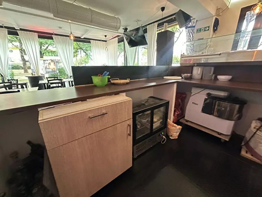 Immagine 12 di Attività commerciale in vendita  in Viale Giosuè Carducci 141 a Cesenatico