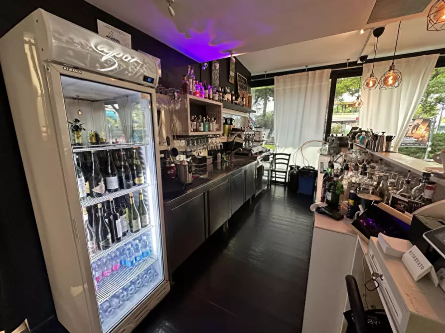 Immagine 15 di Attività commerciale in vendita  in Viale Giosuè Carducci 141 a Cesenatico