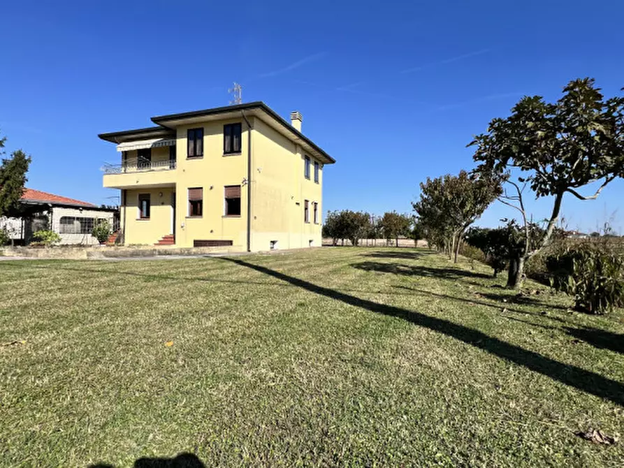 Immagine 1 di Casa indipendente in vendita  in Via Santa Cecilia, 13 a Correzzola