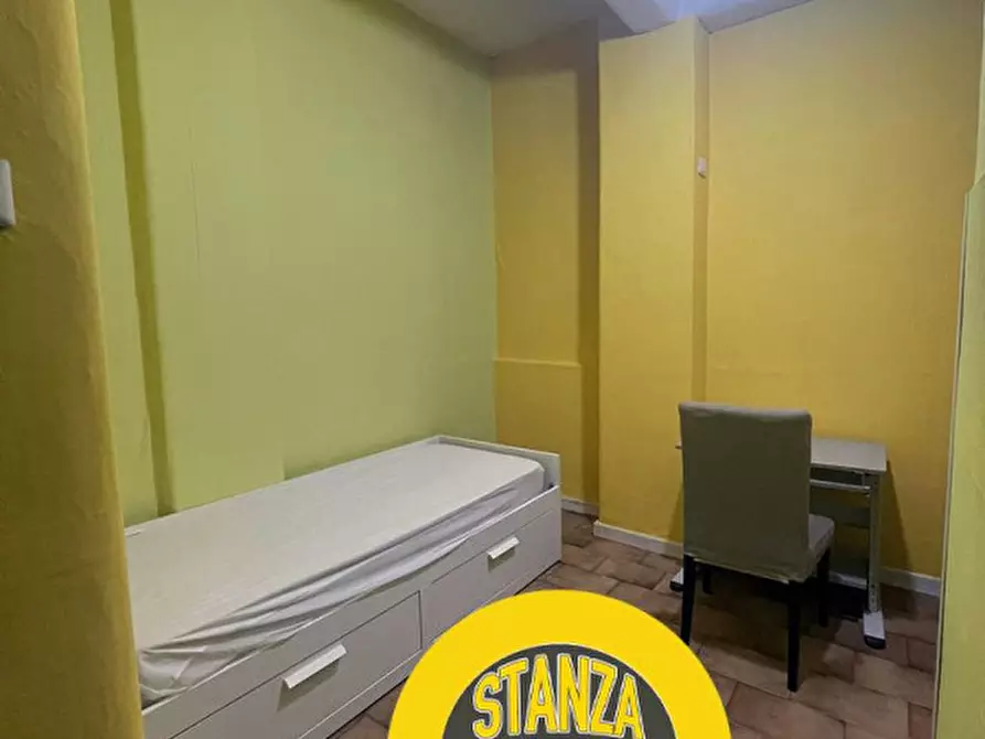 Immagine 14 di Camera in affitto  in Vico Taverna Penta 9 a Napoli