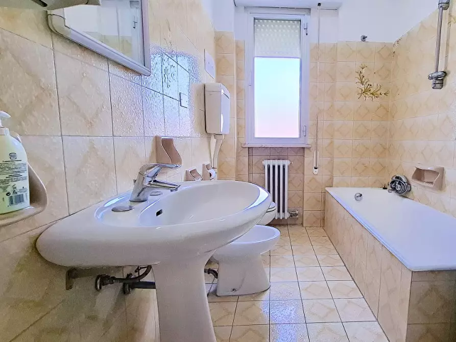 Immagine 8 di Appartamento in vendita  in via Cesare Battisti a Misano Adriatico