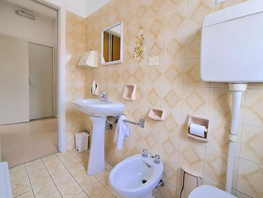 Immagine 9 di Appartamento in vendita  in via Cesare Battisti a Misano Adriatico