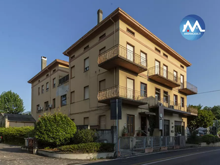 Immagine 2 di Palazzo in vendita  in via fossombrone a Pesaro