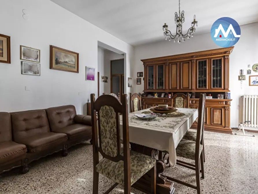 Immagine 3 di Palazzo in vendita  in via fossombrone a Pesaro