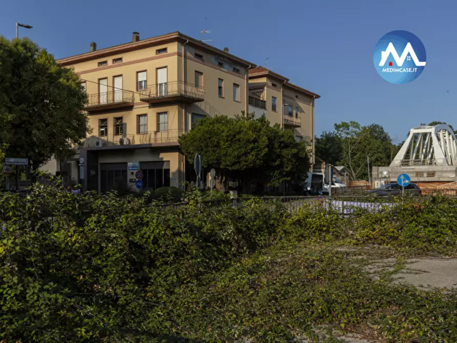 Immagine 3 di Palazzo in vendita  in via fossombrone a Pesaro