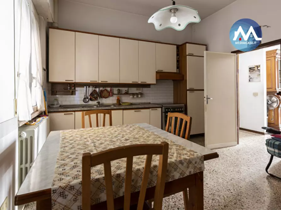 Immagine 4 di Palazzo in vendita  in via fossombrone a Pesaro