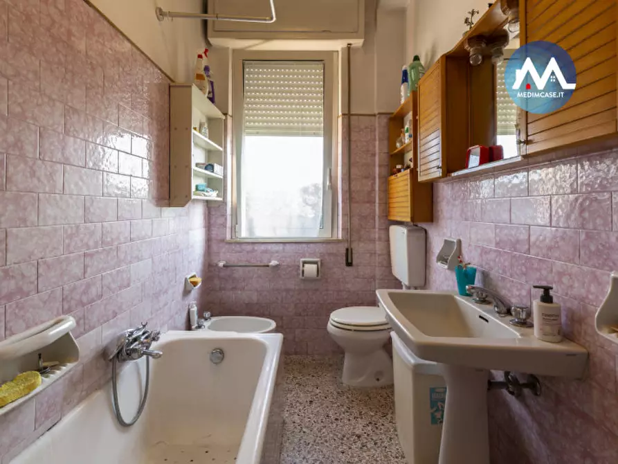 Immagine 6 di Palazzo in vendita  in via fossombrone a Pesaro