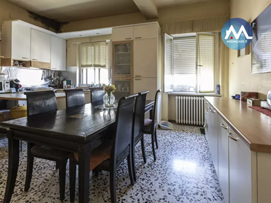 Immagine 9 di Palazzo in vendita  in via fossombrone a Pesaro