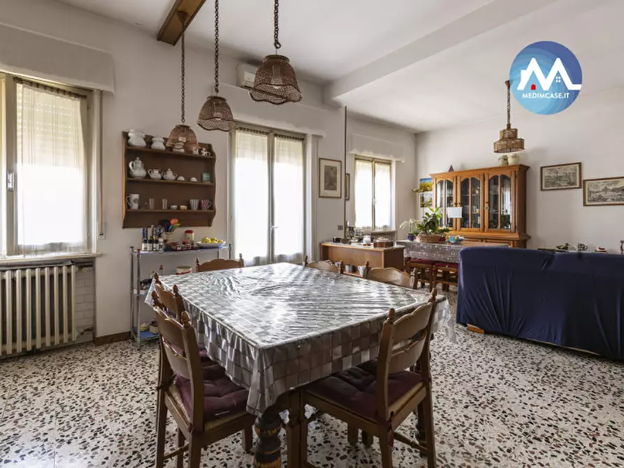 Immagine 13 di Palazzo in vendita  in via fossombrone a Pesaro