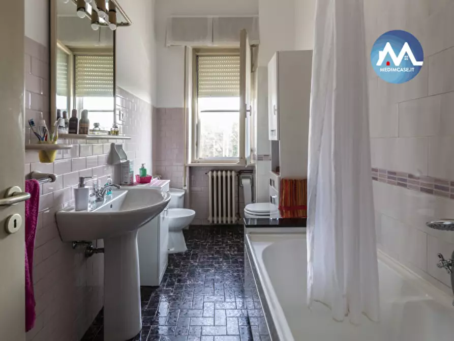 Immagine 15 di Palazzo in vendita  in via fossombrone a Pesaro