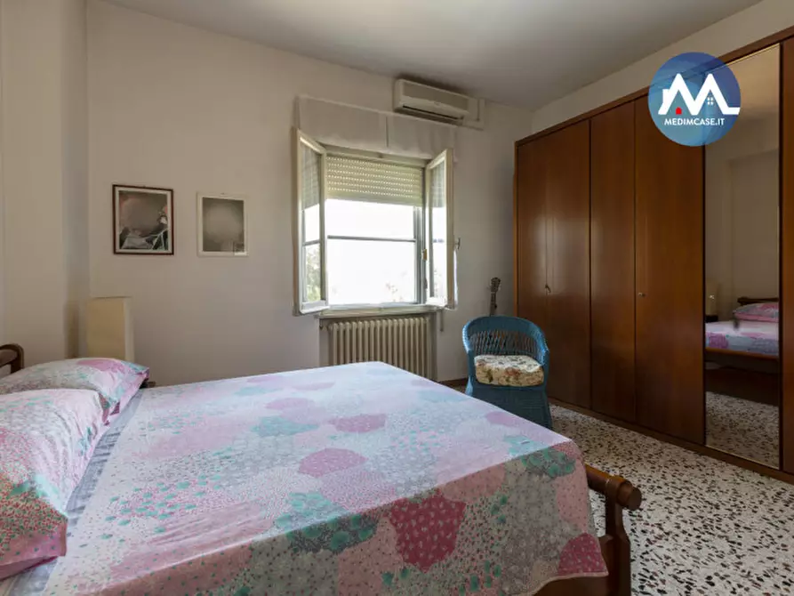 Immagine 15 di Palazzo in vendita  in via fossombrone a Pesaro