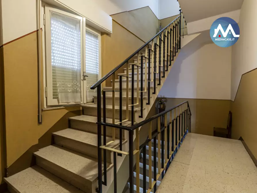 Immagine 20 di Palazzo in vendita  in via fossombrone a Pesaro