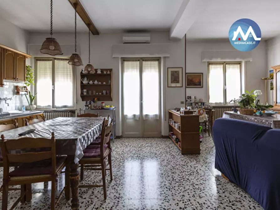 Immagine 27 di Palazzo in vendita  in via fossombrone a Pesaro