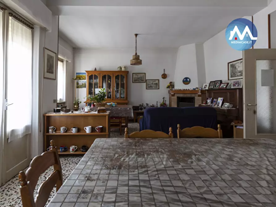 Immagine 28 di Palazzo in vendita  in via fossombrone a Pesaro