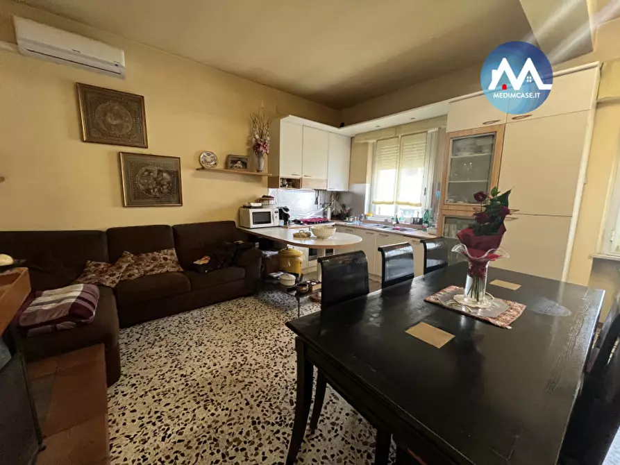 Immagine 1 di Palazzo in vendita  in via fossombrone a Pesaro