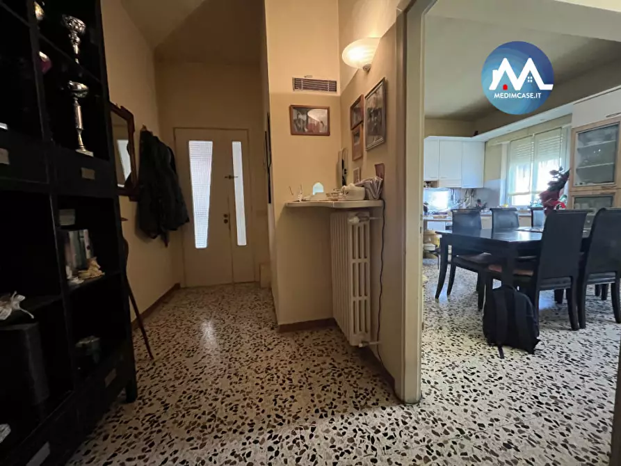 Immagine 3 di Palazzo in vendita  in via fossombrone a Pesaro