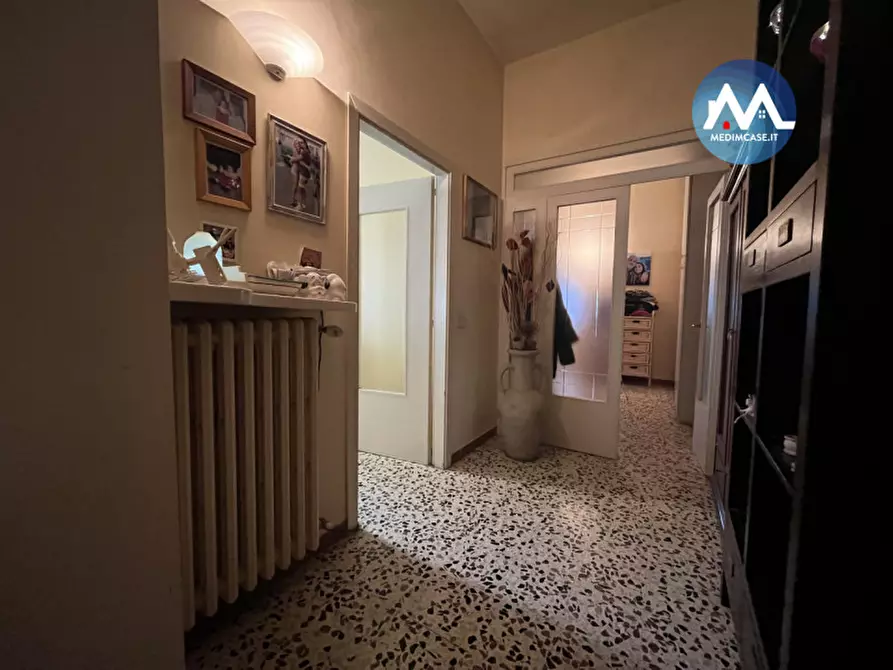 Immagine 4 di Palazzo in vendita  in via fossombrone a Pesaro