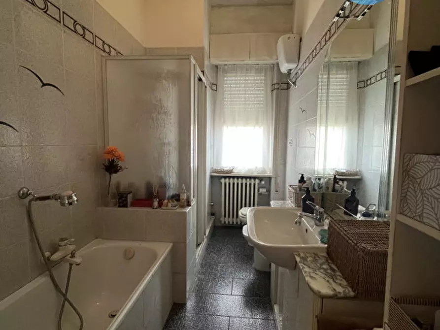 Immagine 6 di Palazzo in vendita  in via fossombrone a Pesaro