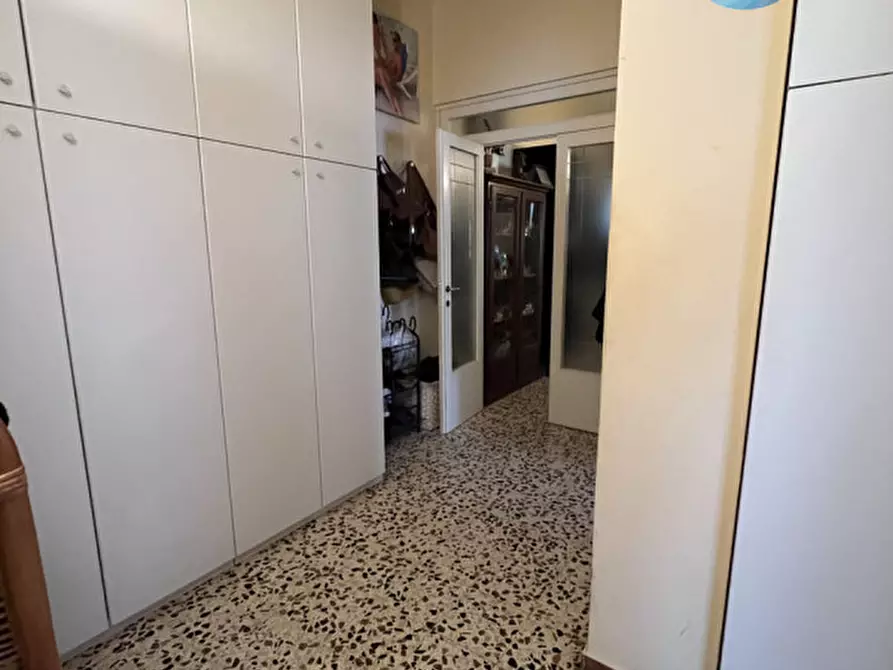 Immagine 8 di Palazzo in vendita  in via fossombrone a Pesaro