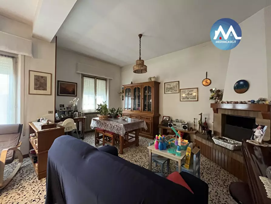 Immagine 10 di Palazzo in vendita  in via fossombrone a Pesaro