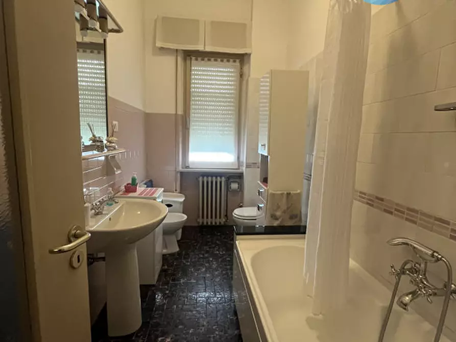 Immagine 12 di Palazzo in vendita  in via fossombrone a Pesaro