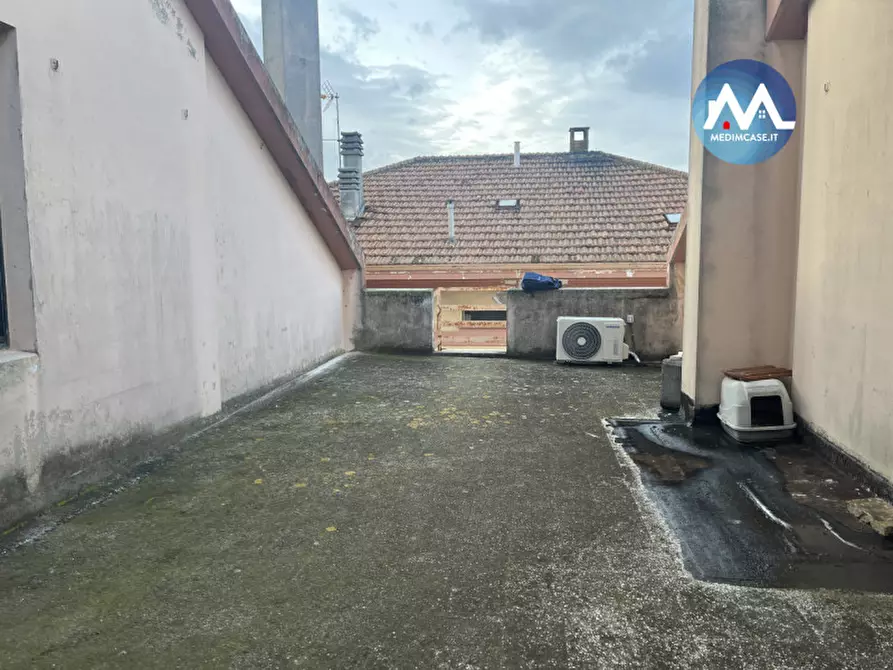 Immagine 16 di Palazzo in vendita  in via fossombrone a Pesaro