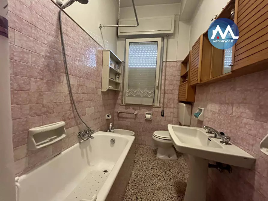 Immagine 21 di Palazzo in vendita  in via fossombrone a Pesaro