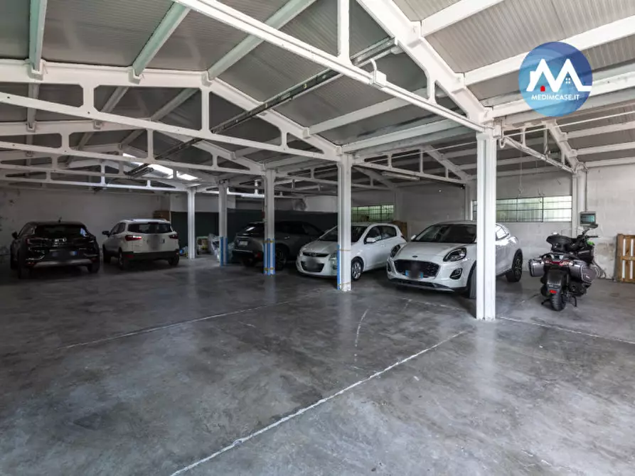 Immagine 37 di Palazzo in vendita  in via fossombrone a Pesaro