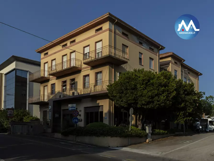 Immagine 39 di Palazzo in vendita  in via fossombrone a Pesaro