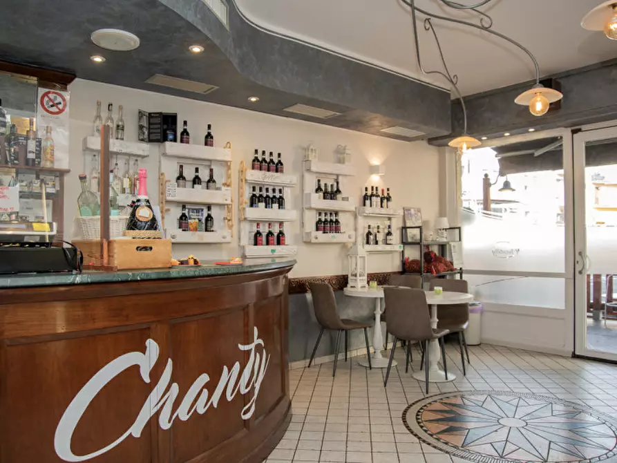 Immagine 1 di Attività commerciale in vendita  in piazza Don Angelo vinco a Cerro Veronese