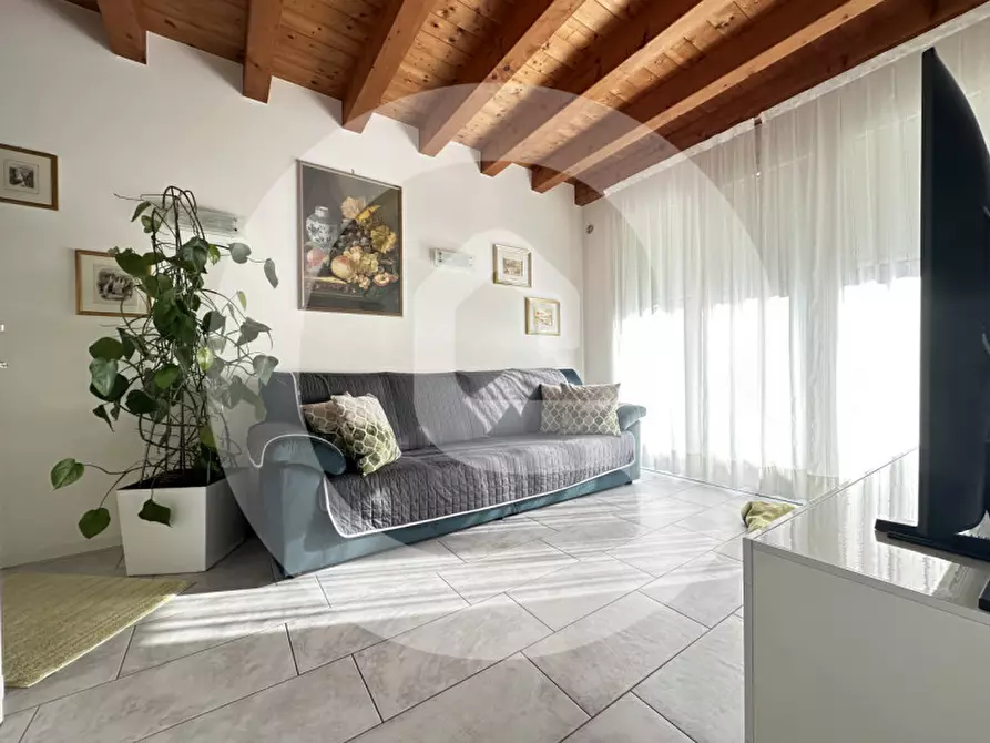 Immagine 1 di Casa trifamiliare in vendita  in Via Fratta a Borgoricco