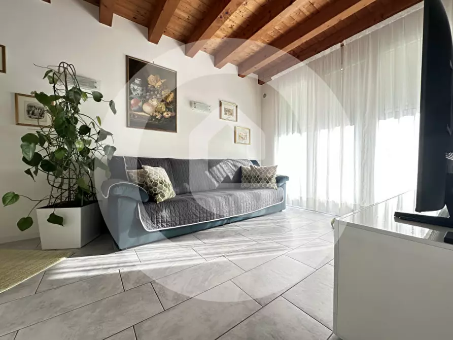 Immagine 2 di Casa trifamiliare in vendita  in Via Fratta a Borgoricco