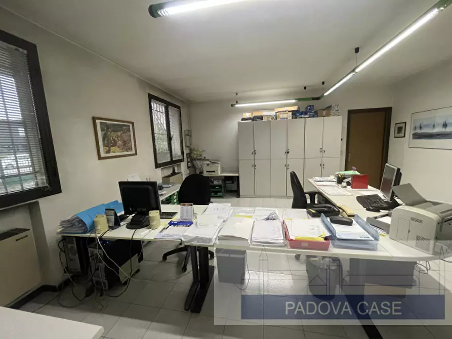 Immagine 1 di Magazzino in vendita  in via visco a Limena