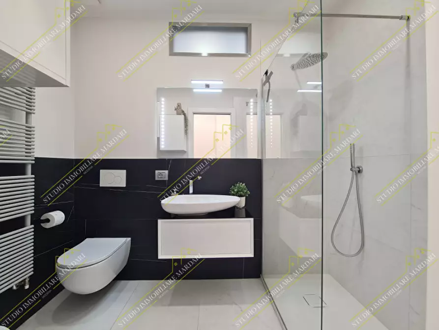 Immagine 27 di Appartamento in vendita  in Strada Morane 275 a Modena