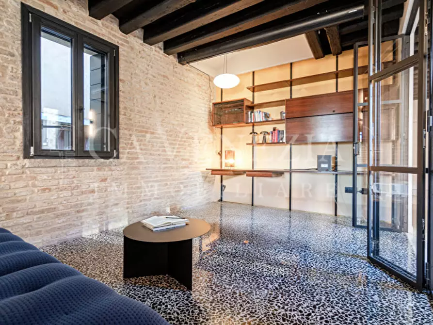 Immagine 4 di Appartamento in vendita  a Venezia