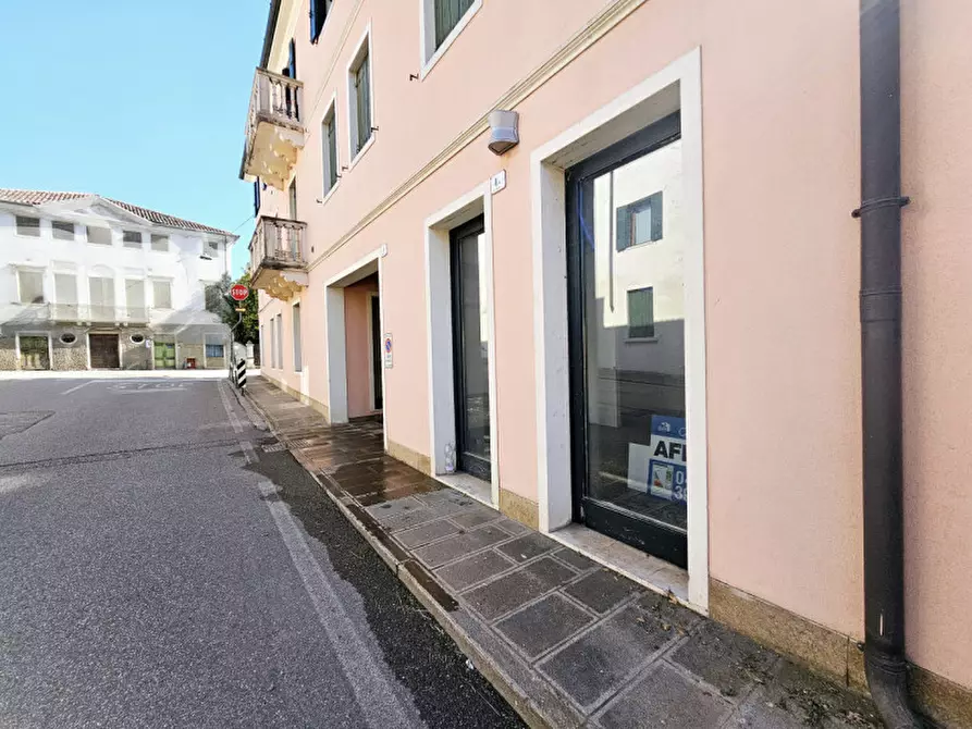 Immagine 2 di Negozio in affitto  in VIA MOLINI a Este