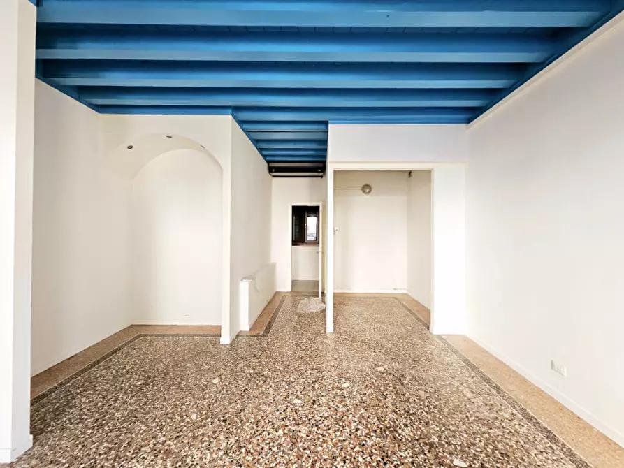 Immagine 3 di Negozio in affitto  in VIA MOLINI a Este