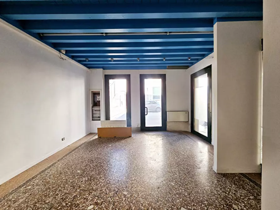 Immagine 4 di Negozio in affitto  in VIA MOLINI a Este