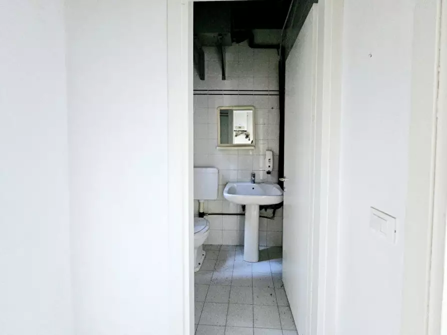 Immagine 5 di Negozio in affitto  in VIA MOLINI a Este