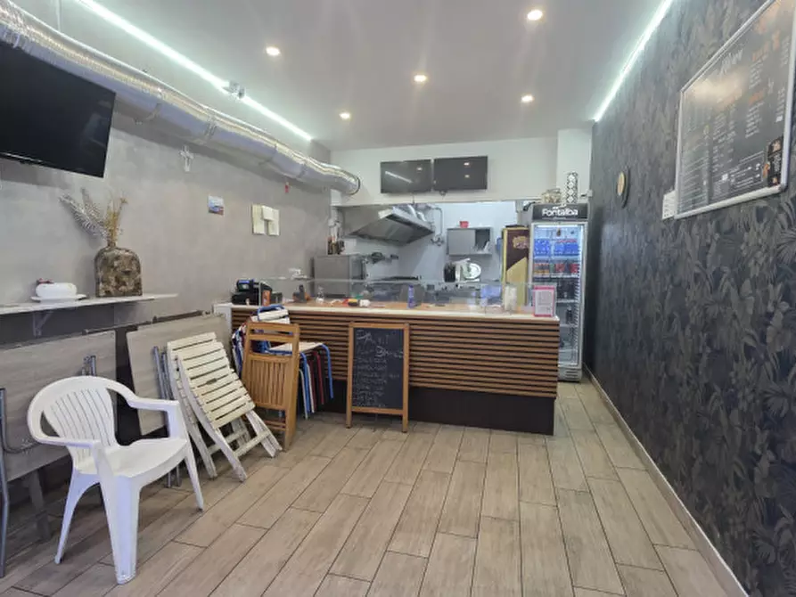 Immagine 1 di Negozio in affitto  in Via Vittorio Veneto a Milazzo