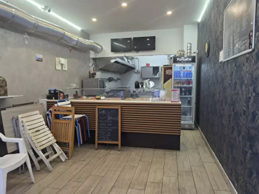 Immagine 2 di Negozio in affitto  in Via Vittorio Veneto a Milazzo