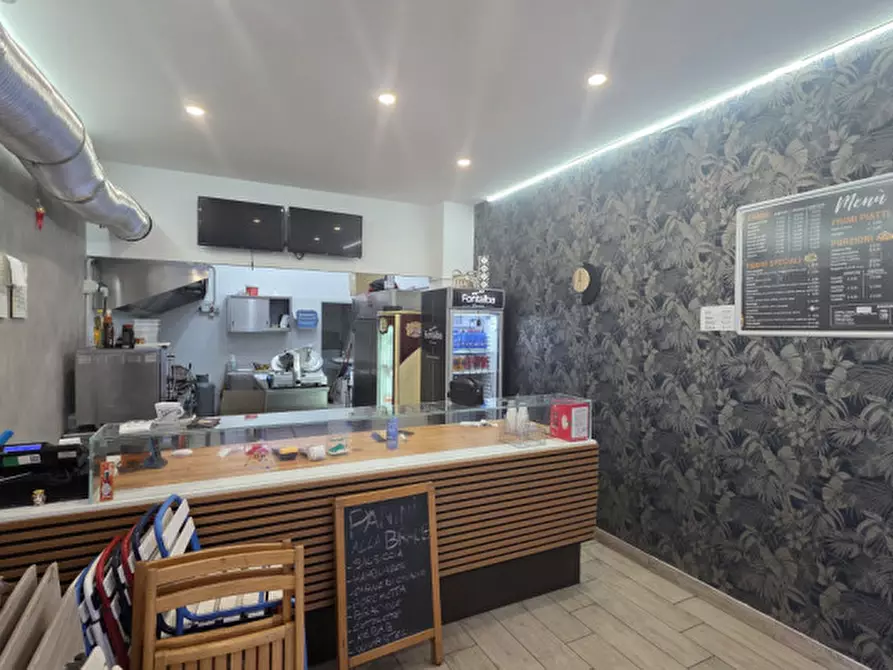Immagine 3 di Negozio in affitto  in Via Vittorio Veneto a Milazzo