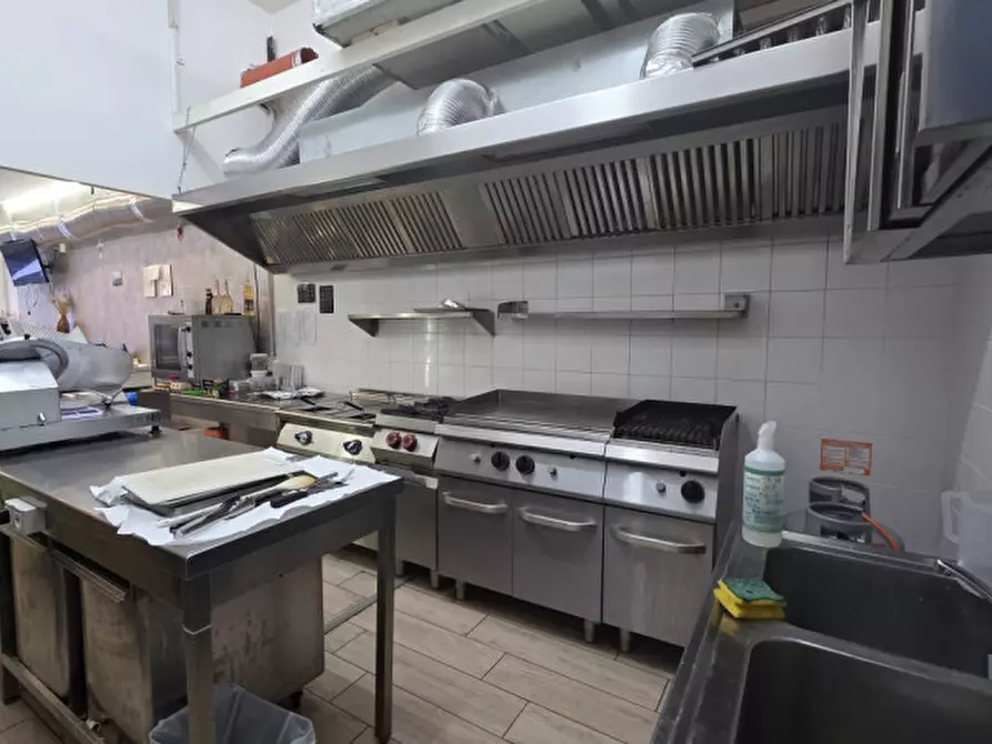 Immagine 4 di Negozio in affitto  in Via Vittorio Veneto a Milazzo