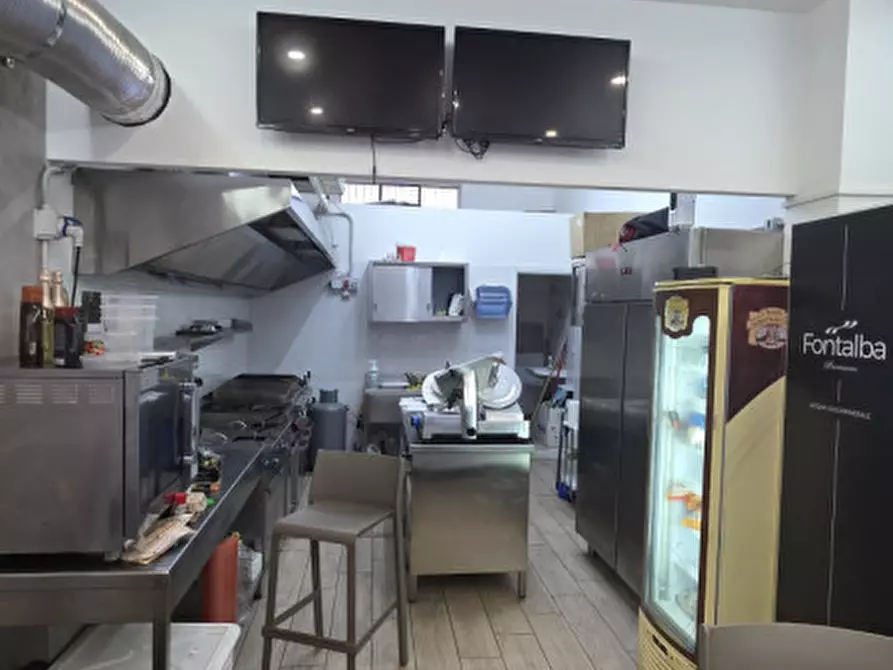 Immagine 7 di Negozio in affitto  in Via Vittorio Veneto a Milazzo