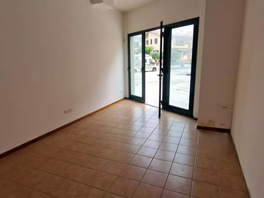 Immagine 11 di Negozio in vendita  in Largo II Giugno, 29, 60030 Castelbellino Stazione AN, Italia a Castelbellino