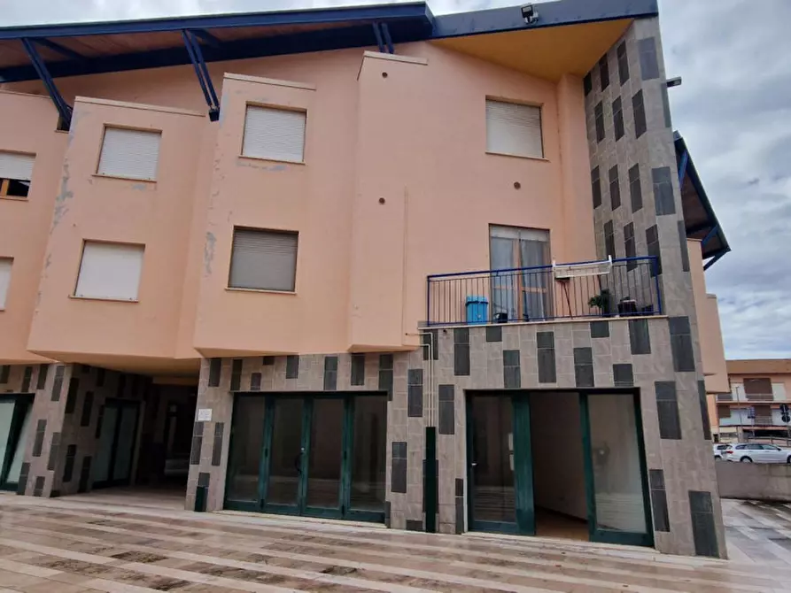 Immagine 1 di Negozio in vendita  in Largo II Giugno, 29, 60030 Castelbellino Stazione AN, Italia a Castelbellino