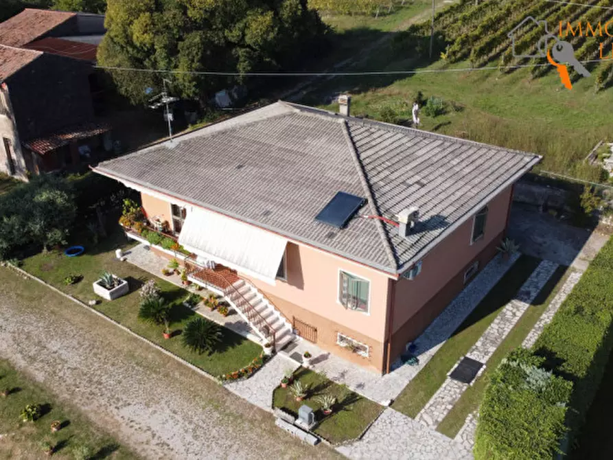 Immagine 38 di Villa in vendita  in via Cappello a Sommacampagna