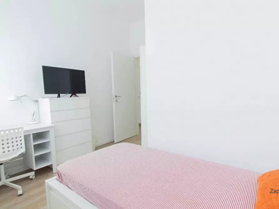 Immagine 11 di Camera in affitto  in Via Giuseppe Candiani a Milano